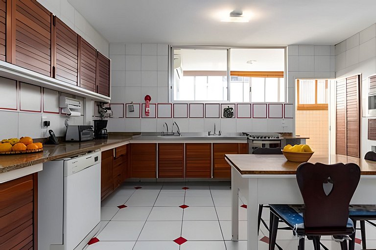 ADV005 Grande cobertura pra 8 na praia de Ipanema