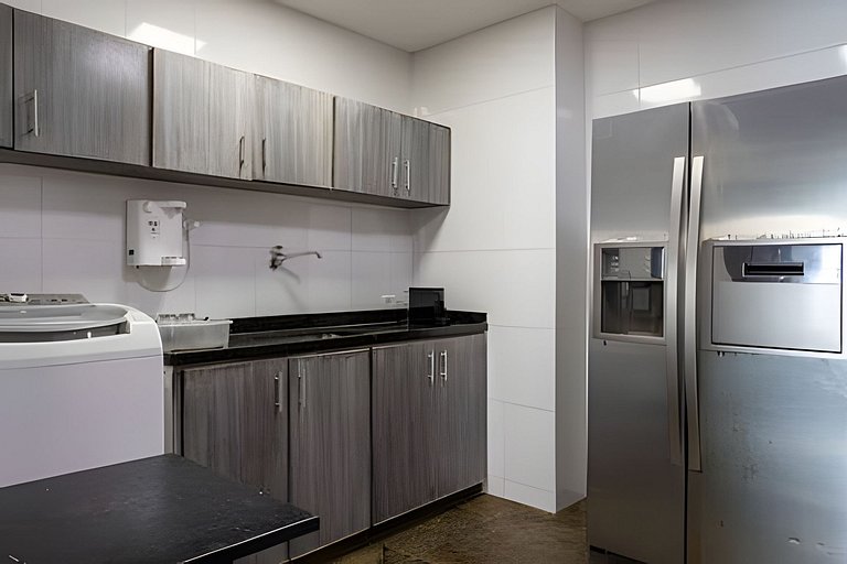 ADV002 Cobertura tropical na praia de Copacabana