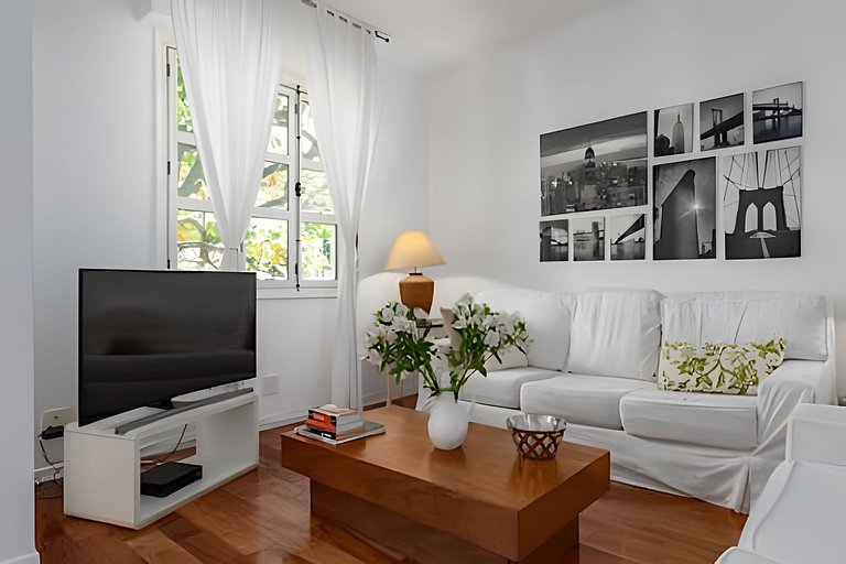 ADV009 Charmoso apto pra 4 no coração de Ipanema