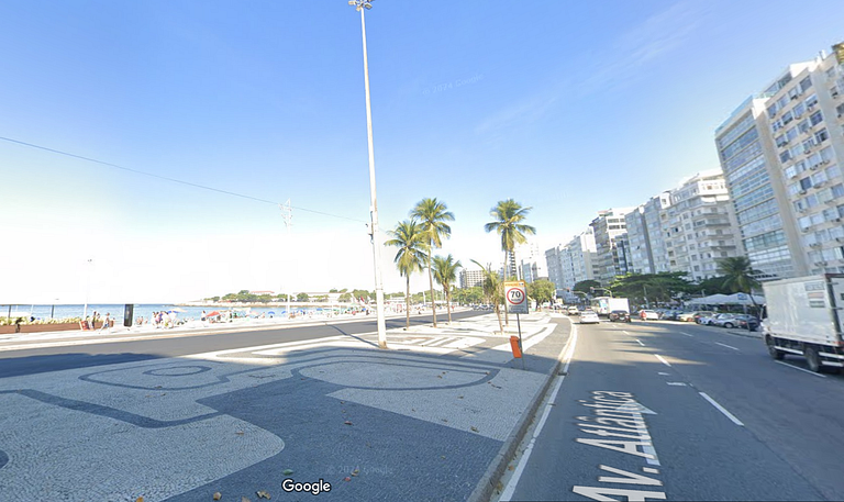 ADV002 - Cobertura tropical na praia de Copacabana