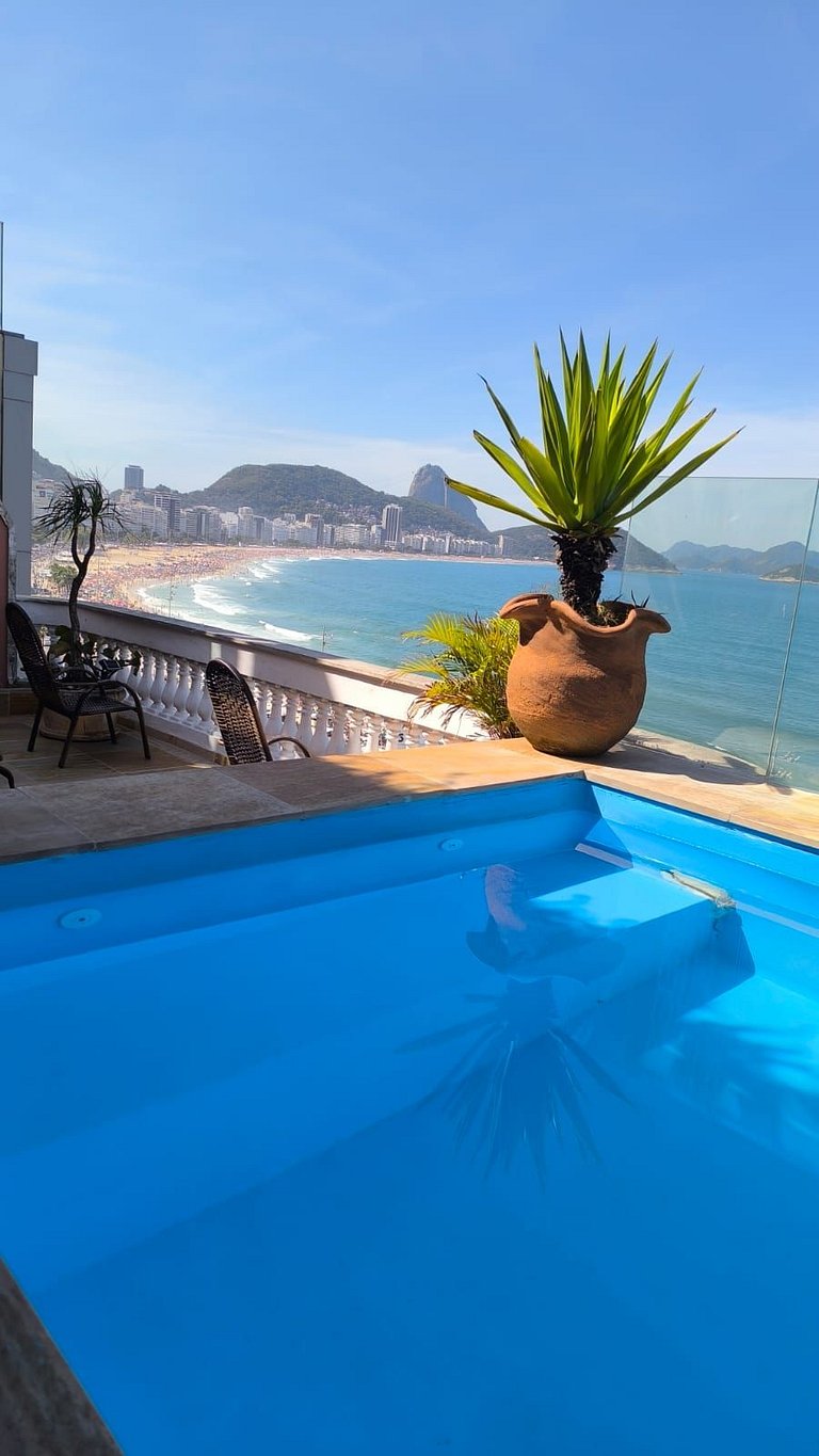 ADV002 Cobertura tropical na praia de Copacabana
