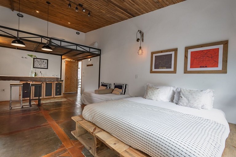 ADV008 Casa de 7 suites entre Ipa e Copa