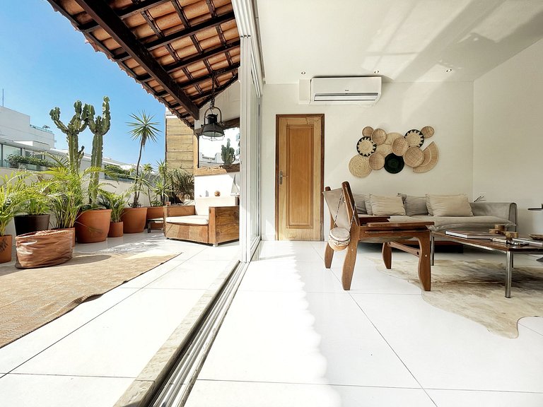 ADV017 Cobertura de 6 suítes no coração de Ipanema